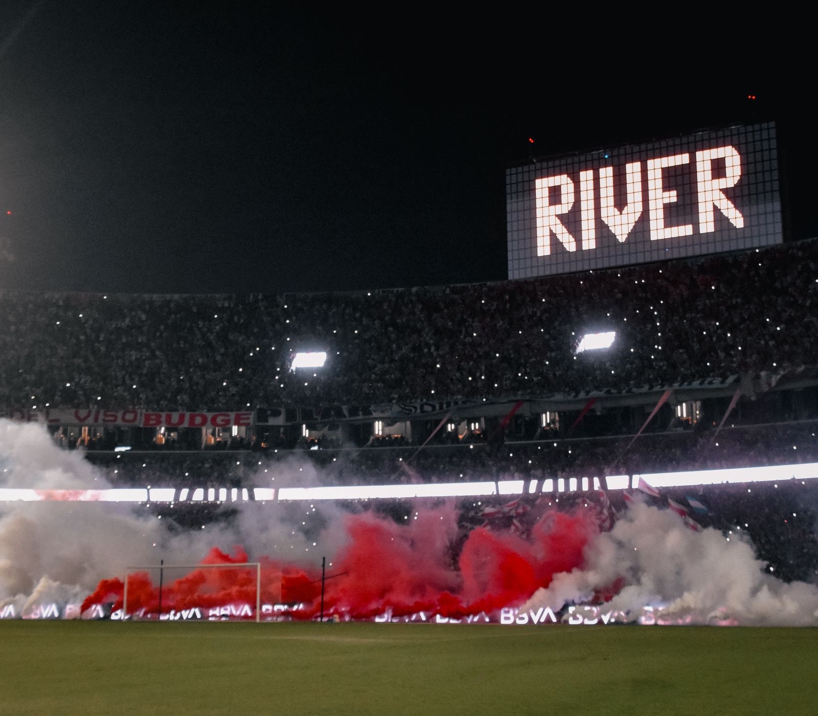 Gran recibimiento de la hinchada de River